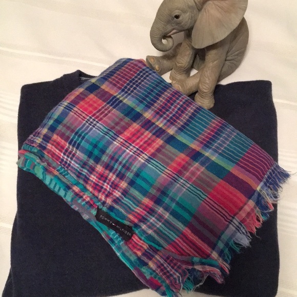 🎉2/$15 TOMMY HILFIGER | Oversized cotton gauze scarf - Picture 3 of 3